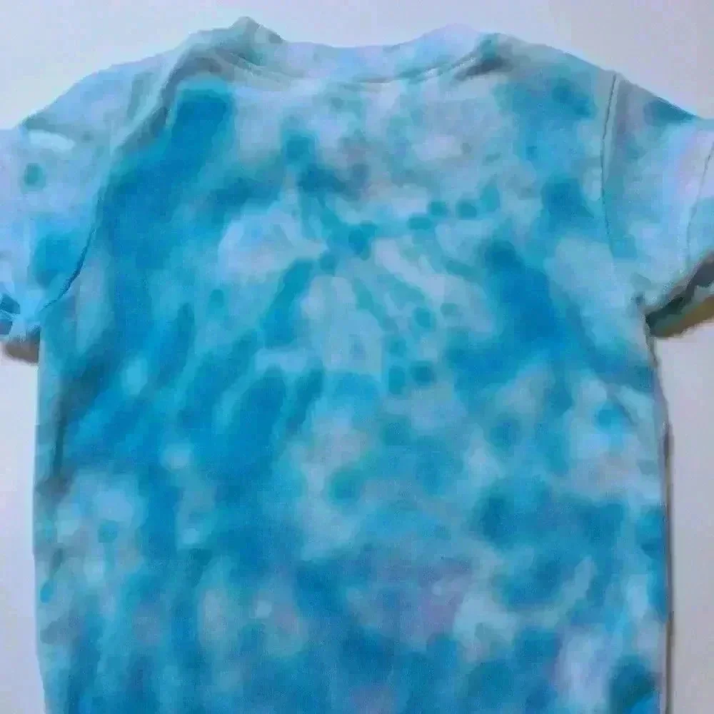 🌸New! Handmade Tie dyed onesie old navy 6-12 months heart